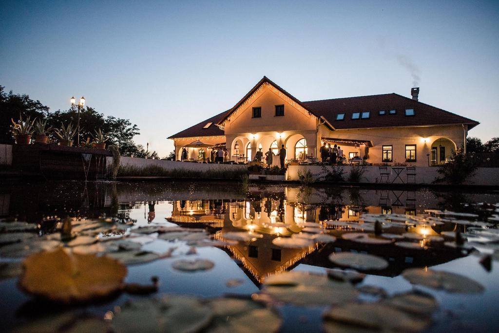 Hotel Deak Udvarhaz Kakucs Exteriér fotografie
