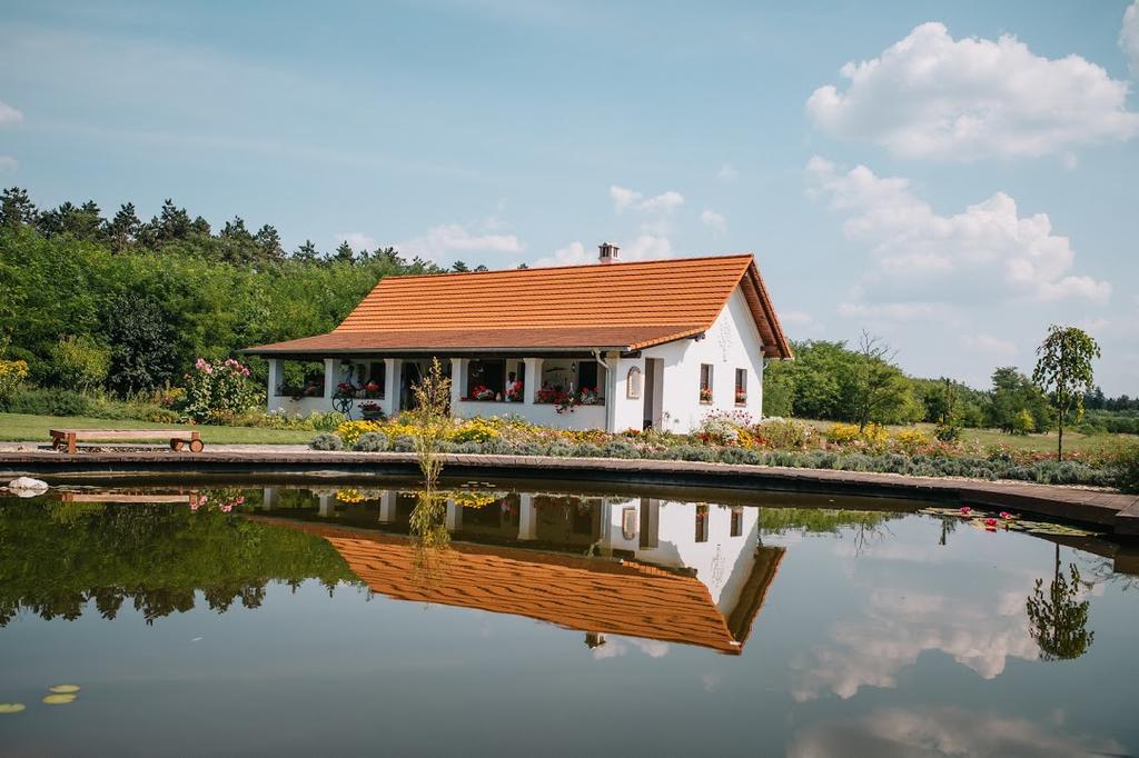 Hotel Deak Udvarhaz Kakucs Exteriér fotografie
