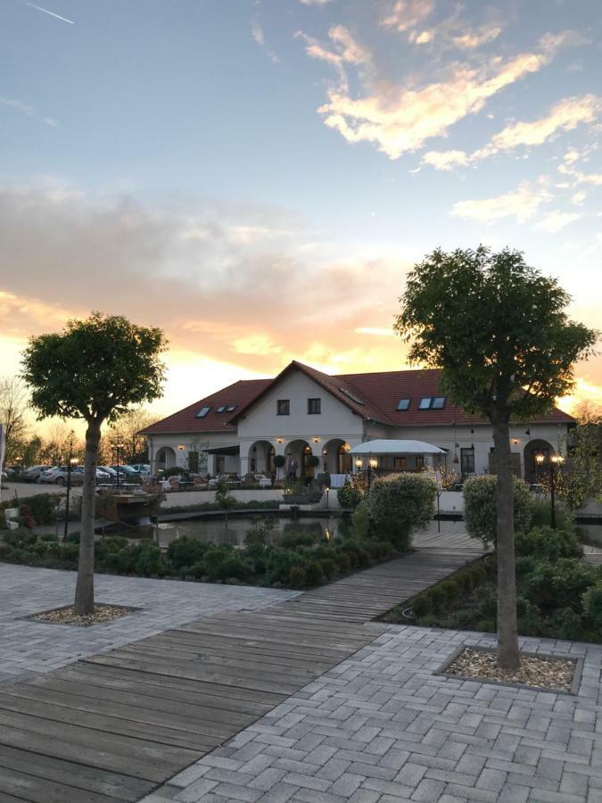 Hotel Deak Udvarhaz Kakucs Exteriér fotografie
